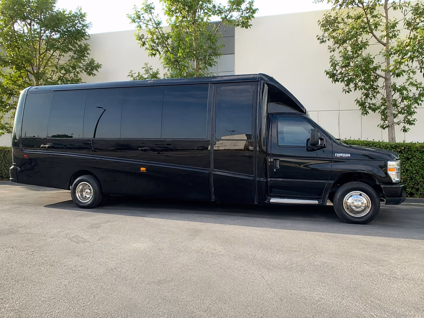 concert shuttle buses for groups arriving at cleveland hopkins international airport