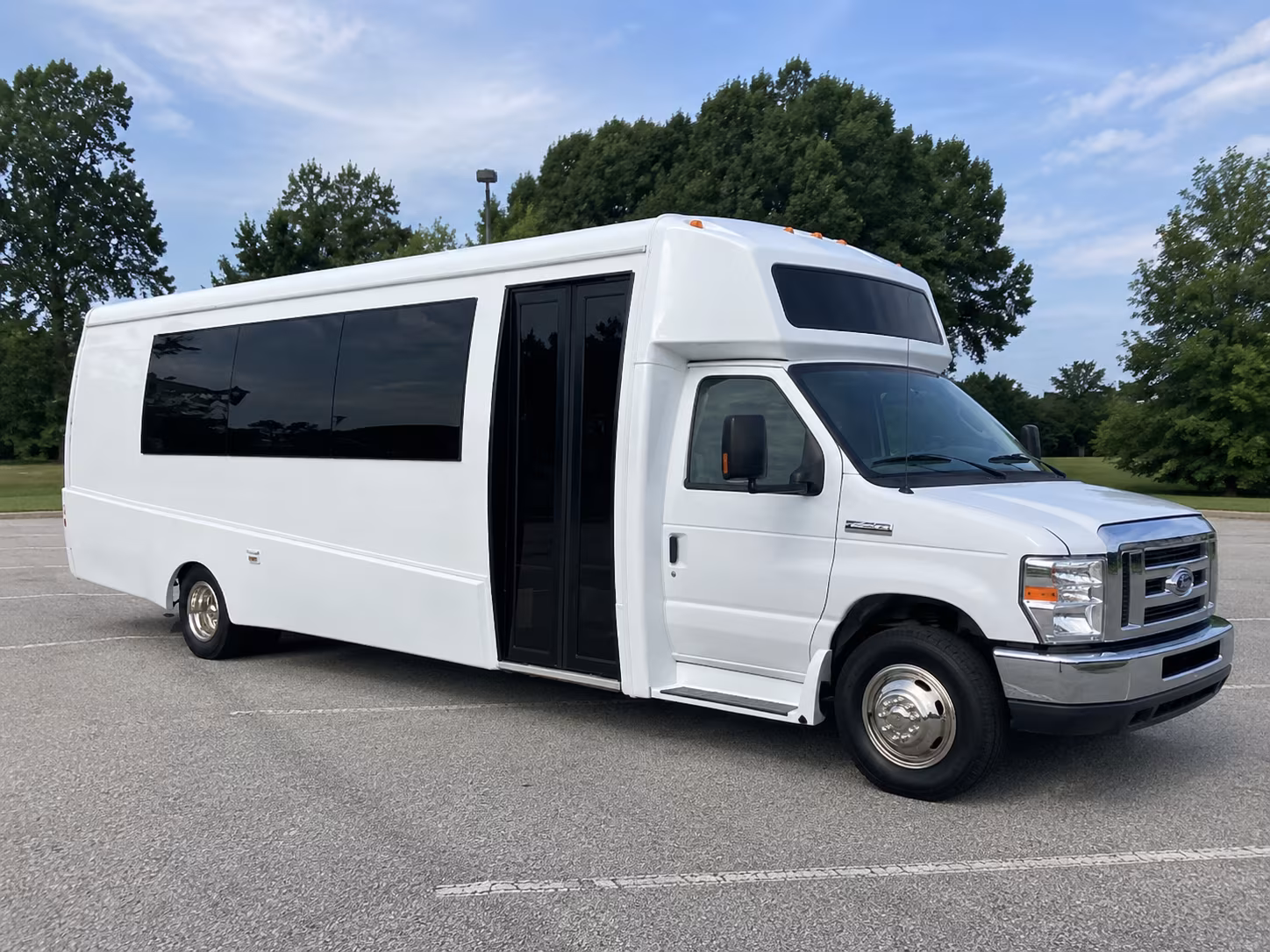 lorain 18 passenger party bus
