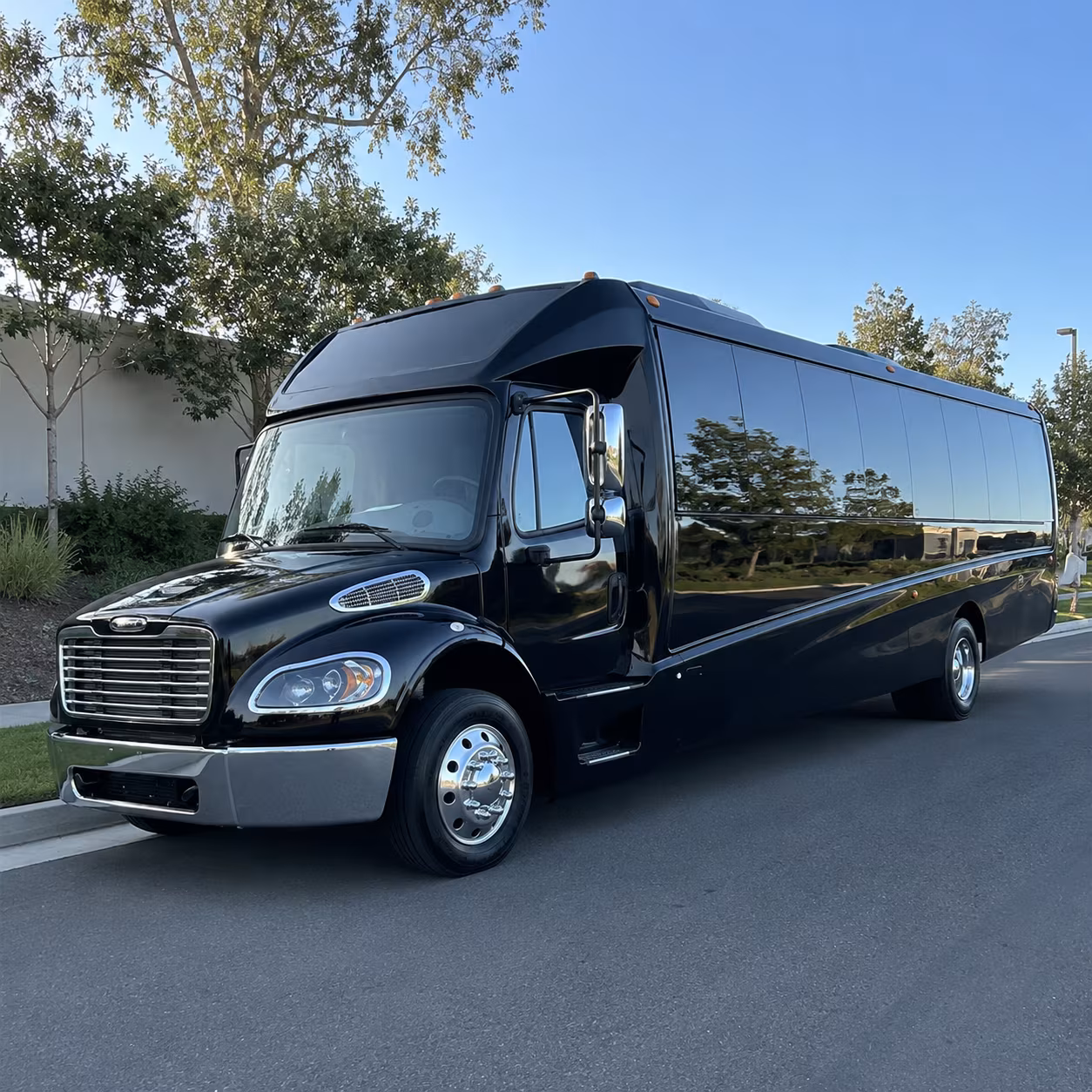 lorain 28 passenger minibus