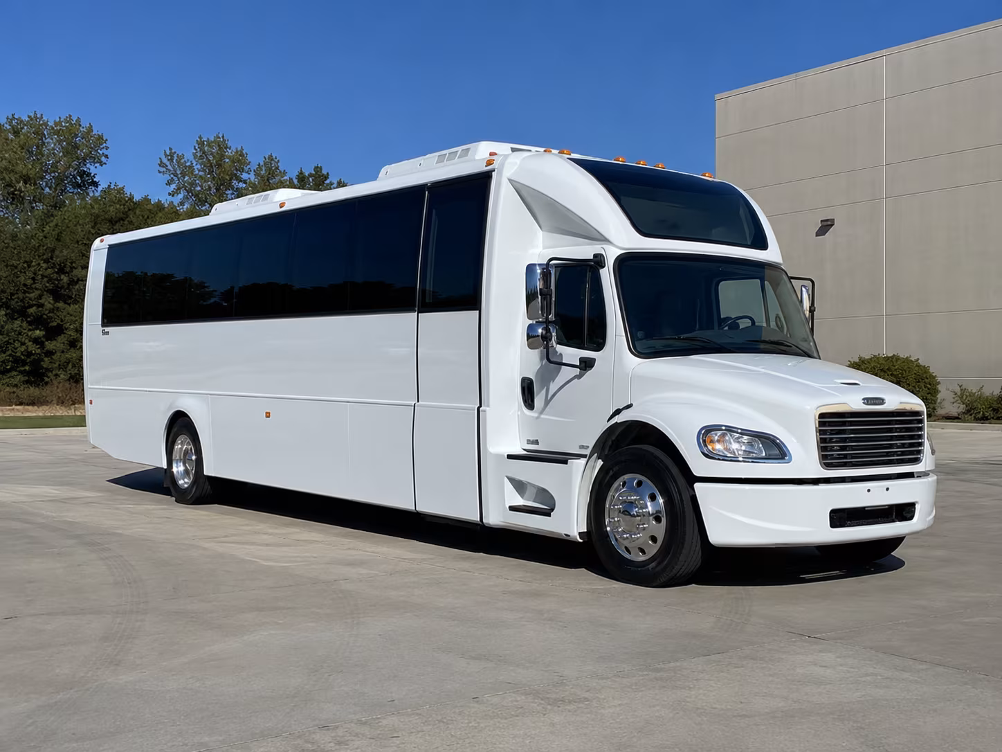 lorain 28 passenger party bus