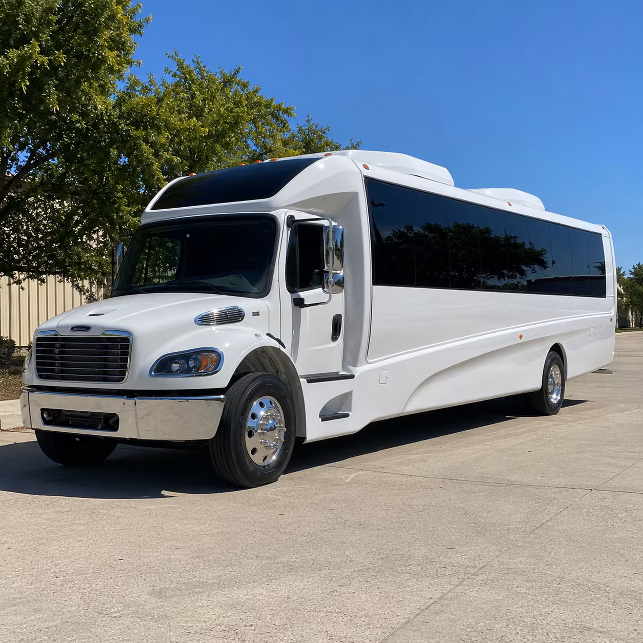 lorain 30 passenger minibus